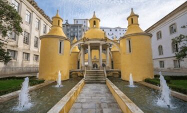 Jardim da Manga fountain - public square from 1839 - tempo em Coimbra, Portugal